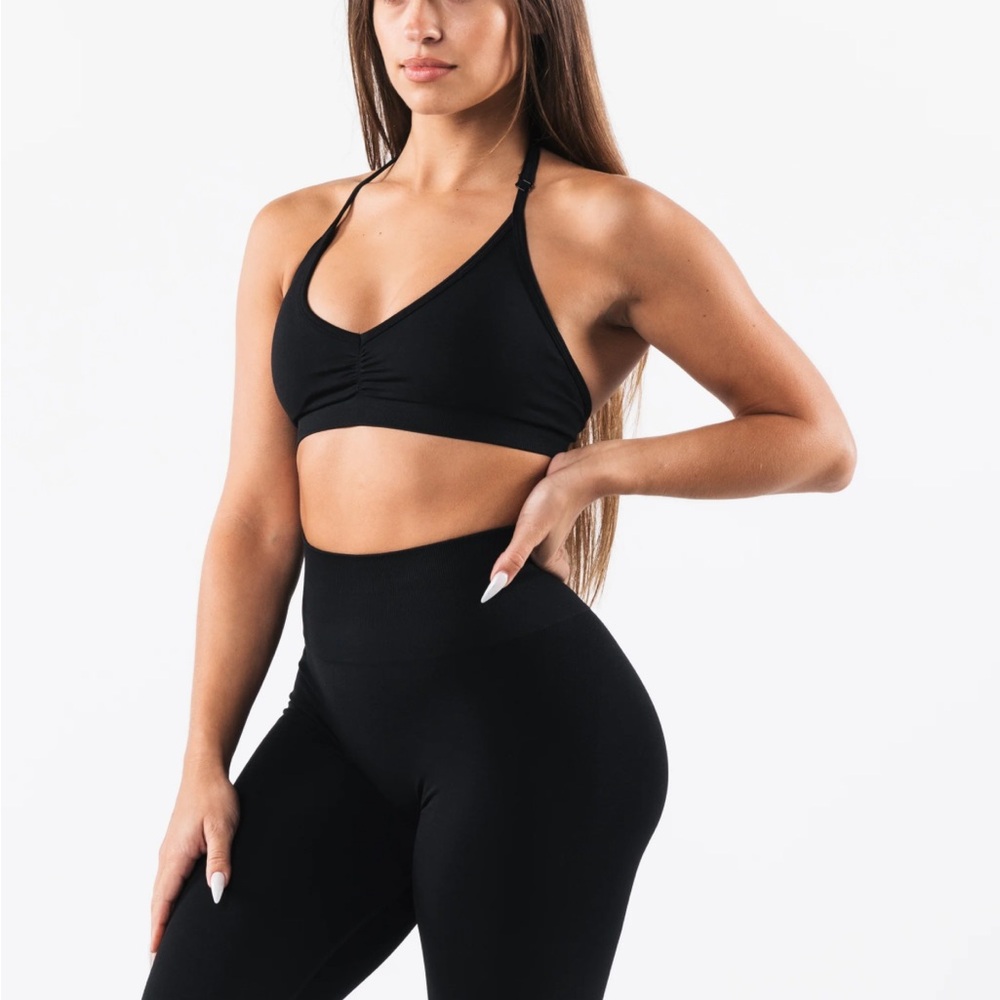 Alphalete Amplify Halter Bra - Black
